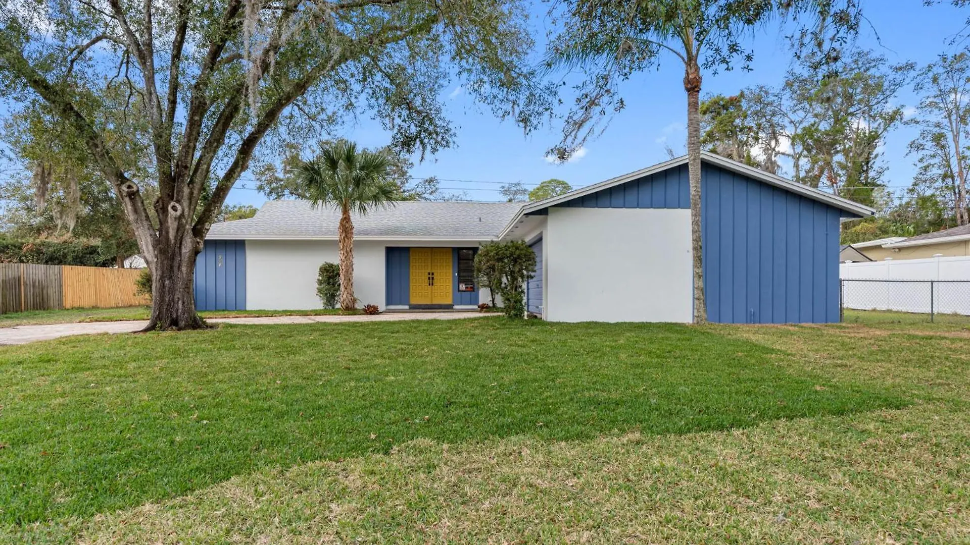Luxurious Golf Course Retreat Vila Tampa
