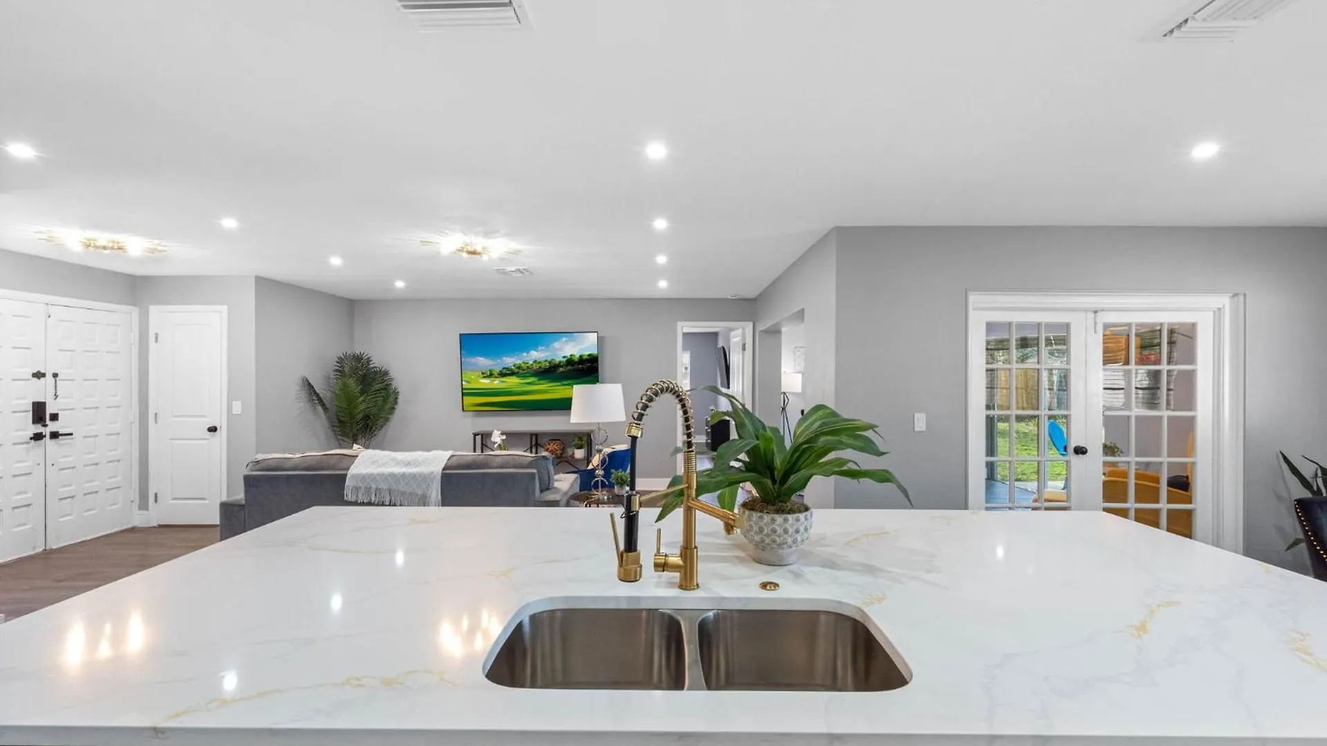 Luxurious Golf Course Retreat Vila Tampa
